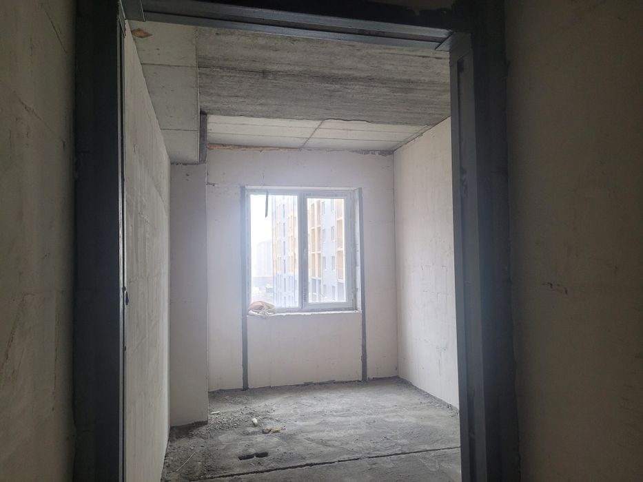 Шахар хокимияти якинида 16 этажа олдида квартира сотилади