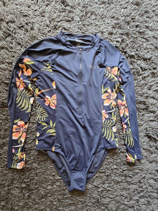 Vând costum baie mânecă lungă, nou mărimea xl