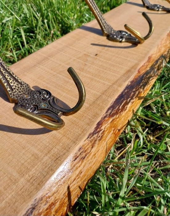 Cuier din lemn masiv