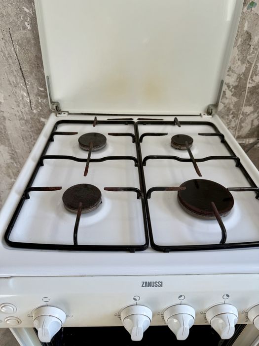 Aragaz Zanussi ZCG510I1WA , cuptor gaz + grill, aprindere electrică