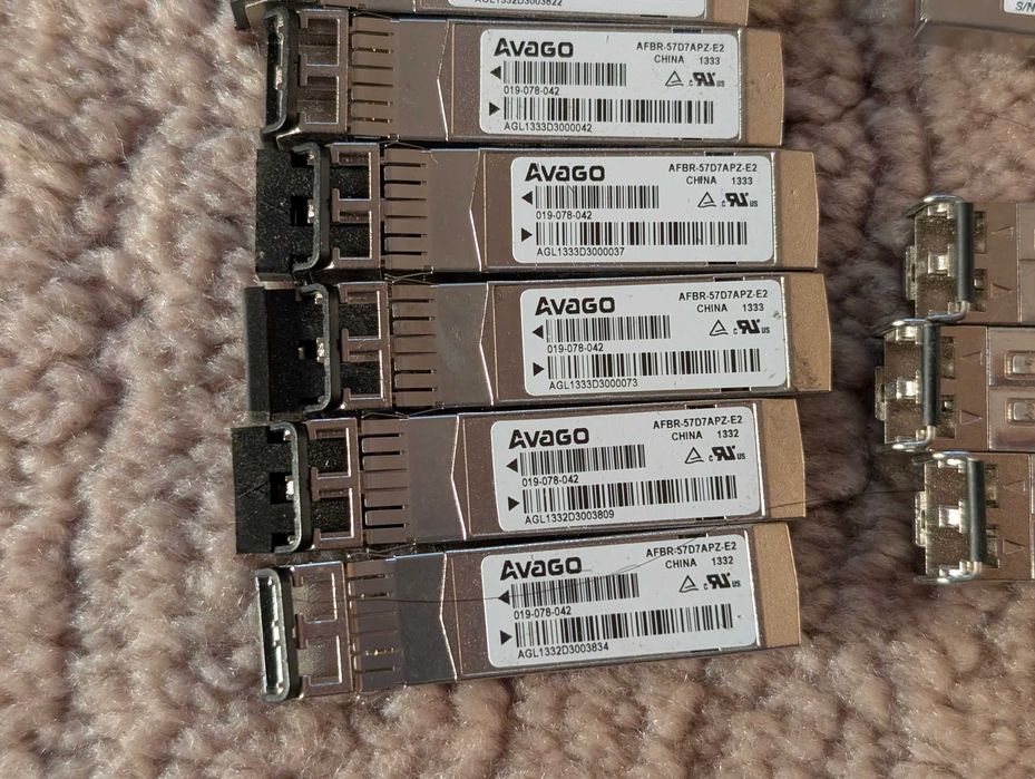 Vând urgent SFP de 8 GB JDSU, Finisar, Avago, card SD Cisco 64GB