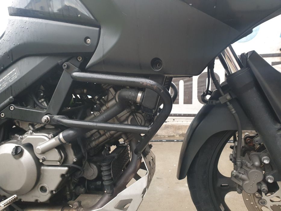 Suzuki V-storm 2004-2010г. Стойка за странични куфари,  преден ролбар.