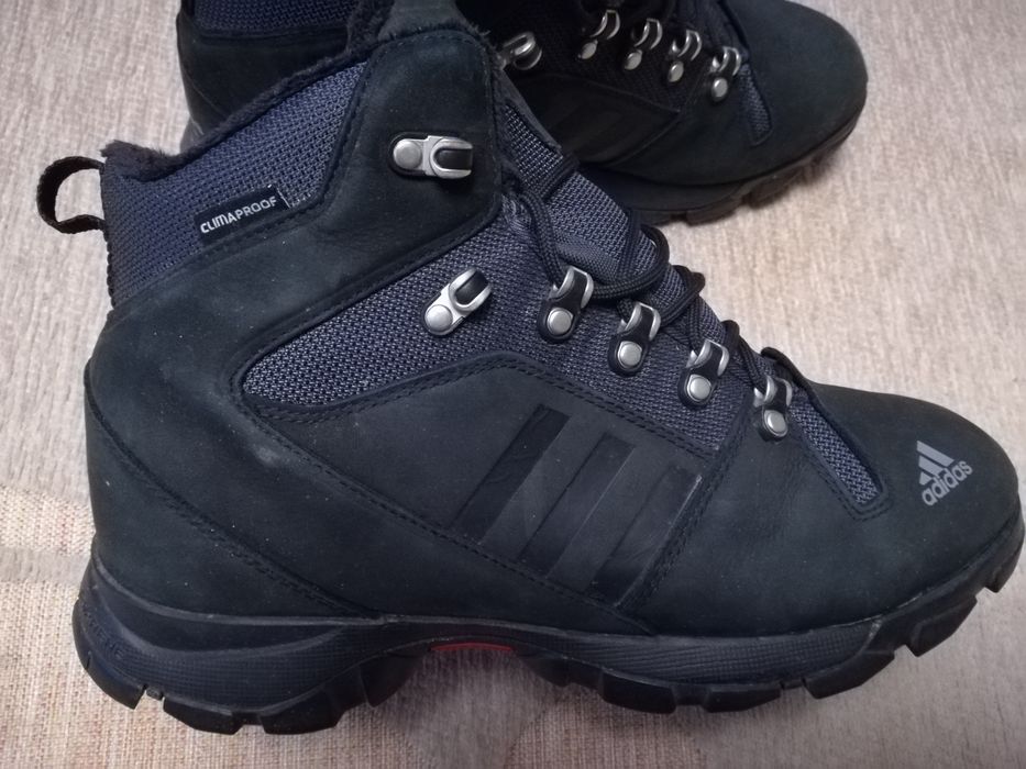 Продам Adidas, лёгкую зимнюю обувь