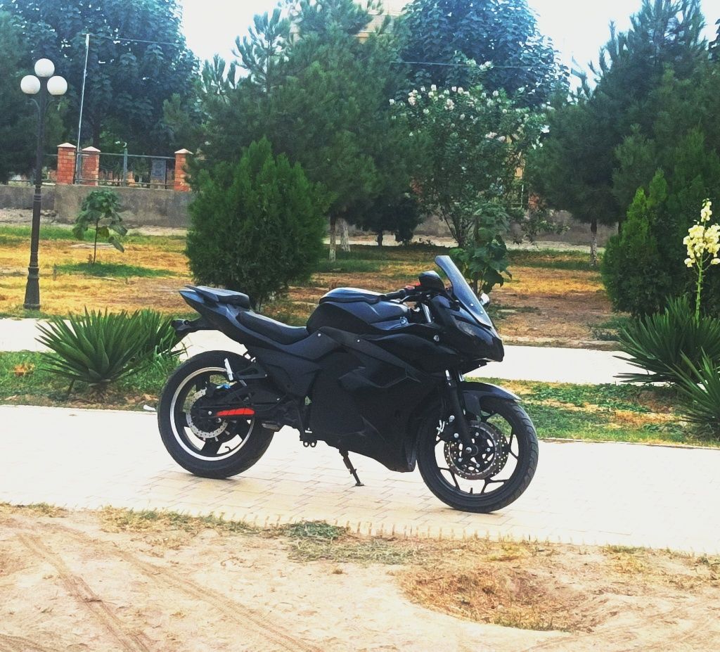 Yamaha R3 electro mototsikl