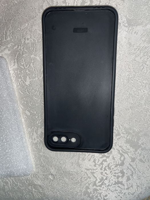 Vând doua huse pentru iphone 8