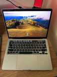 Macbook Prolar  sotiladi
