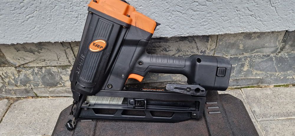 T jep pistol de cuie de finisaje