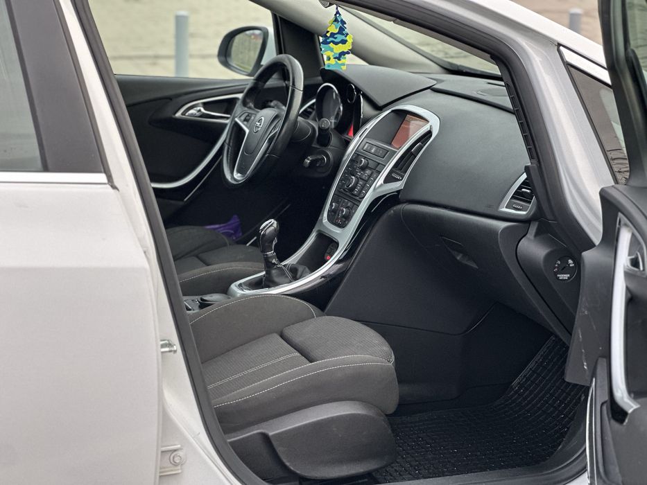 Opel Astra J 2.0CDTI 160CP - An 2012 / Euro 5