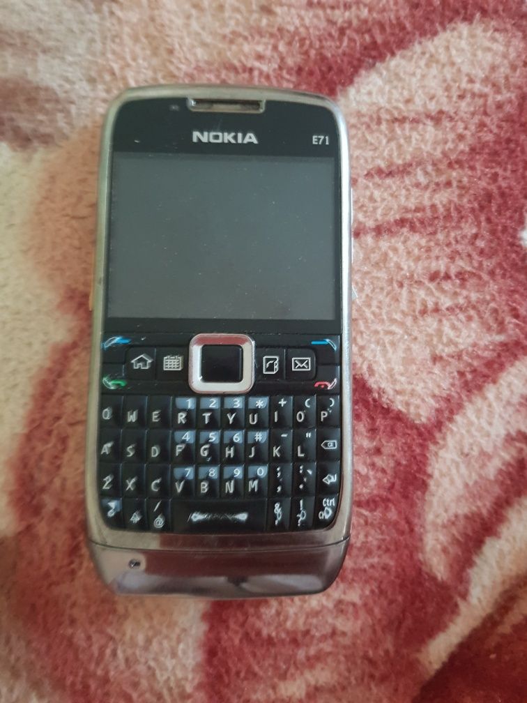 NOKIA E71 telefonul funcționează.