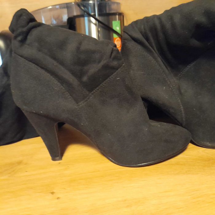 Ботуши 3 чифта номер 39 всеки по 10лв.