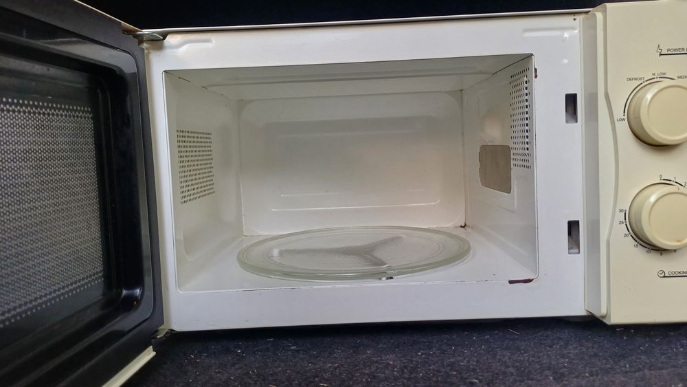 Cuptor cu microunde Candy