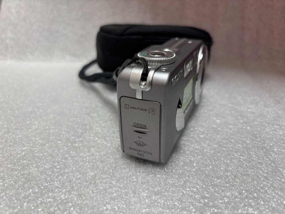 Перфектен! Като нов! Цифров Фотоапарат Sony Cyber-shot DSC-P10