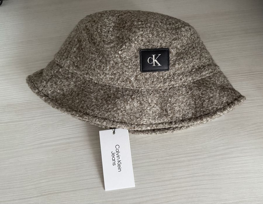 Нова шапка Calvin Klein