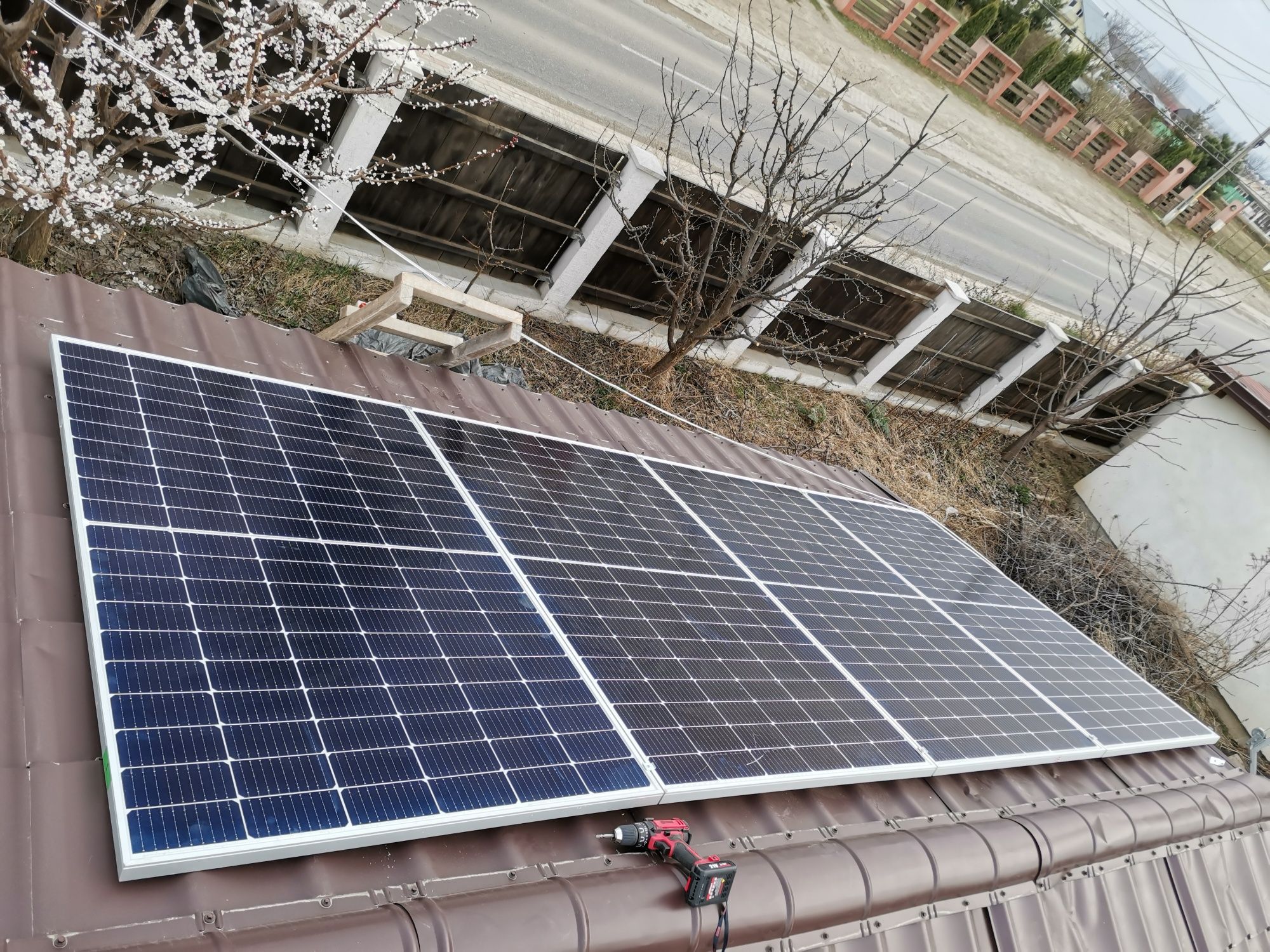 Sistem fotovoltaic solar panouri acumulatori
