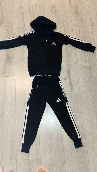 Trening Adidas mărimea 110