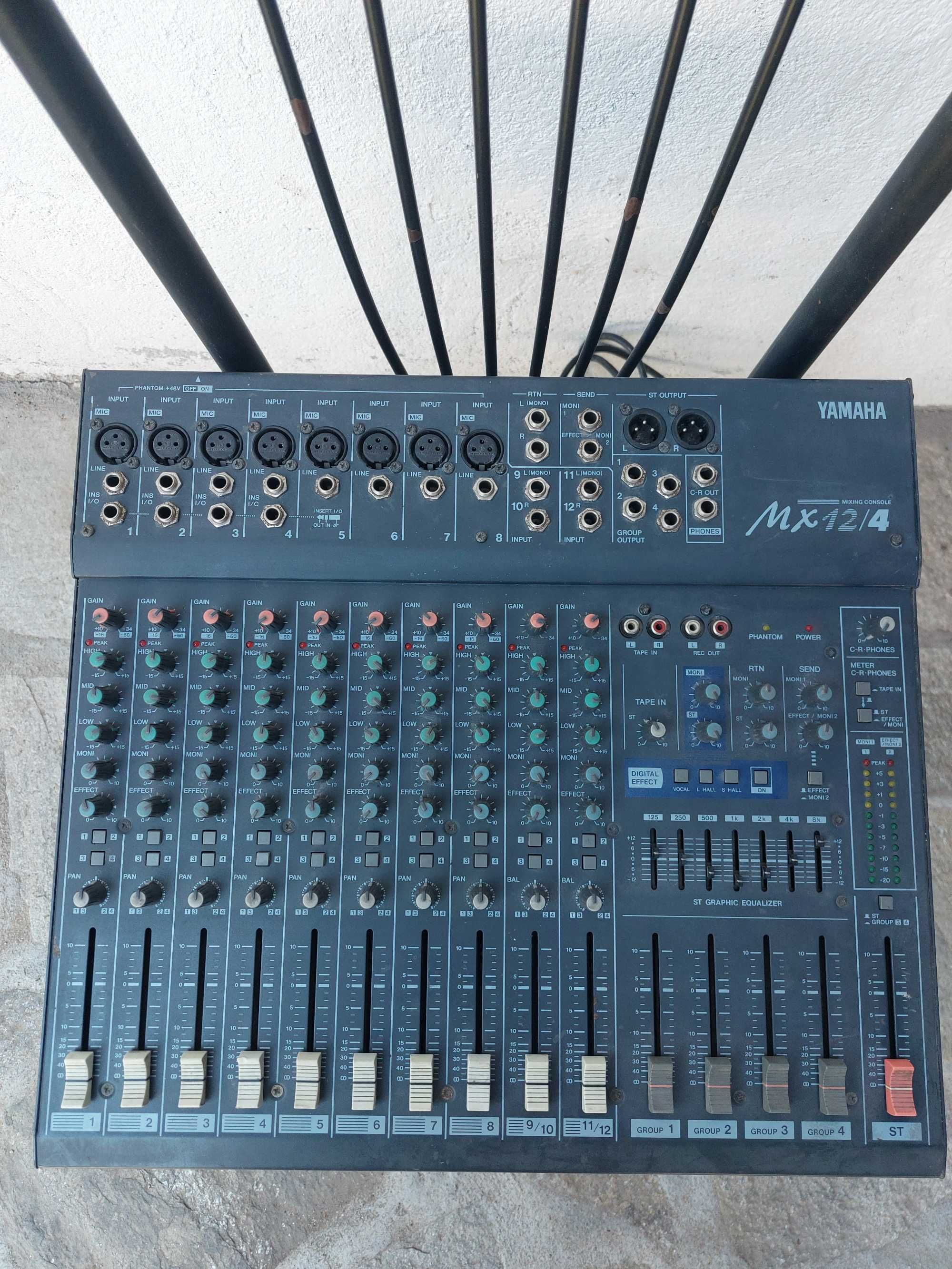 Професионален пулт Yamaha MX 12/4.