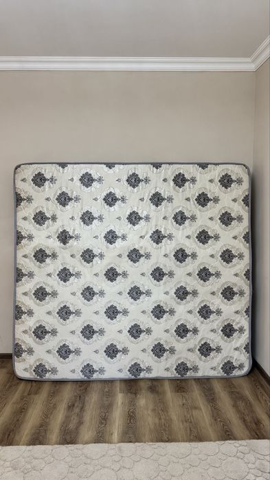 Матрас(почти новый)