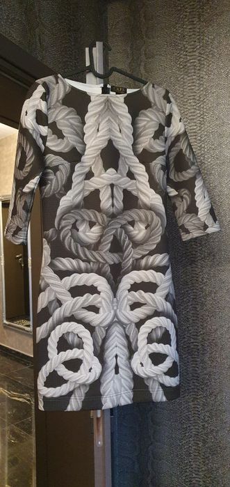 Дамска рокля и къс гащеризон