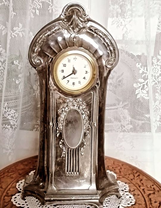 Посребрен, механичен часовник