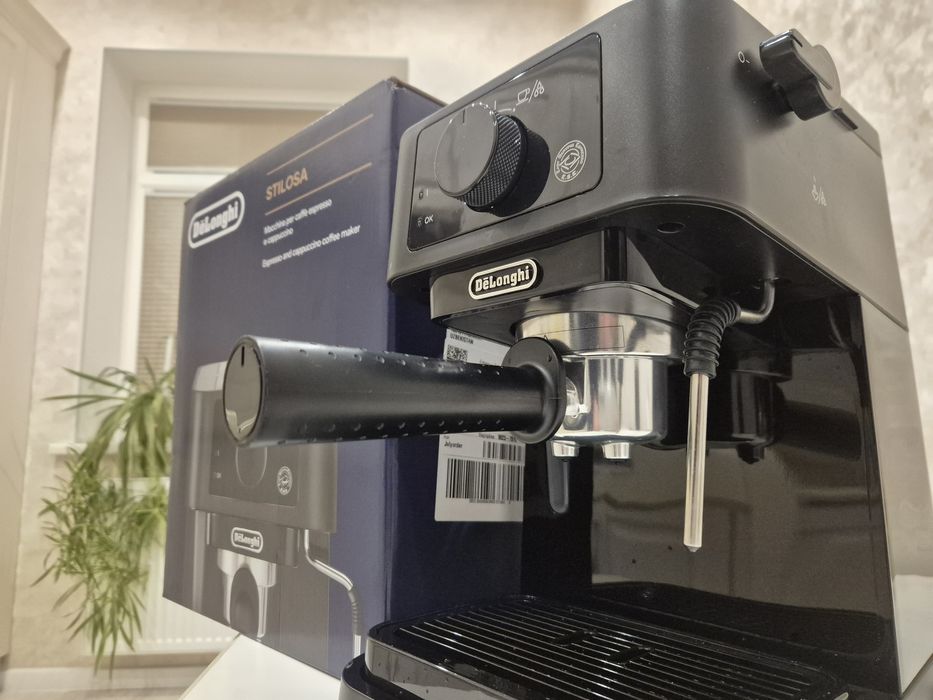 Продаётся рожковая кофемашина кофеварка DeLonghi EC 235. BK