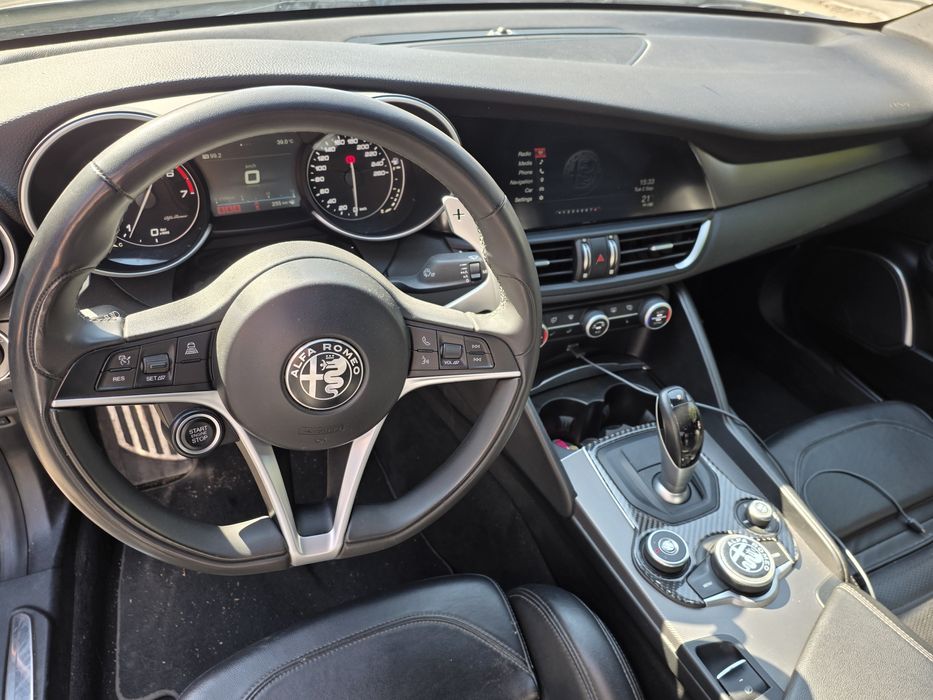 Alfa Romeo Giulia Veloce 2.0 AT8 Q2 CarPlay Distronic Padele
