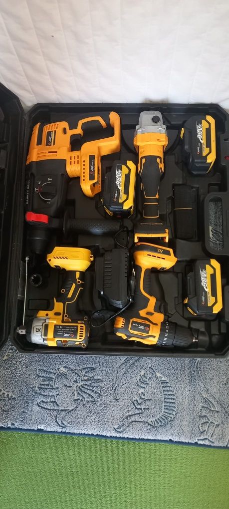 Set 4 scule pe acumulator