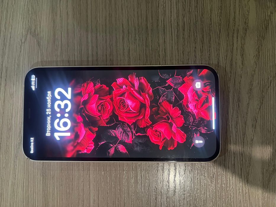 Продам айфон 12 Waite 128 г