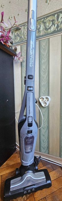 Вертикална безжична прахосмукачка Rowenta Dual Force 2 in 1