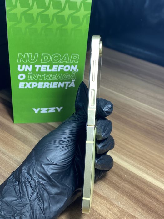 Samsung Galaxy Z Flip6 / Garanție 12 luni / 256 Gb / Foarte bun