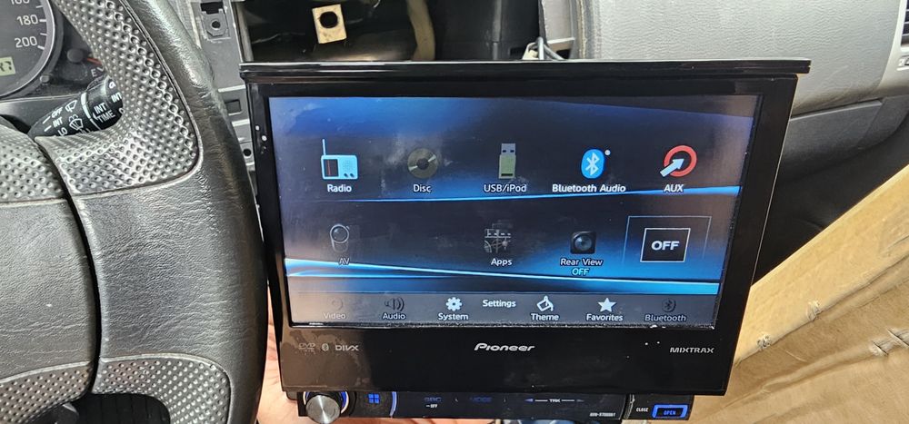 Продавам Pioneer avh-x7500bt