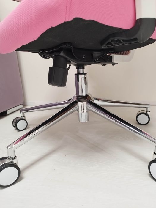 Офис работен стол като нов, луксозен за компютър или почивка