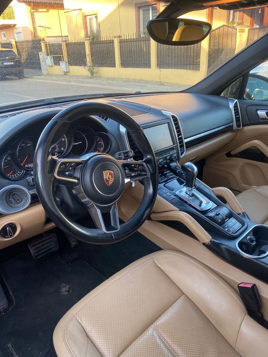 Vând Porsche Cayenne