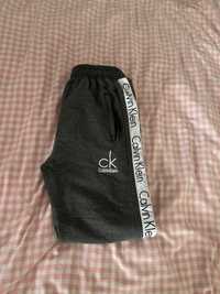 Pantaloni Calvin Klein S grey