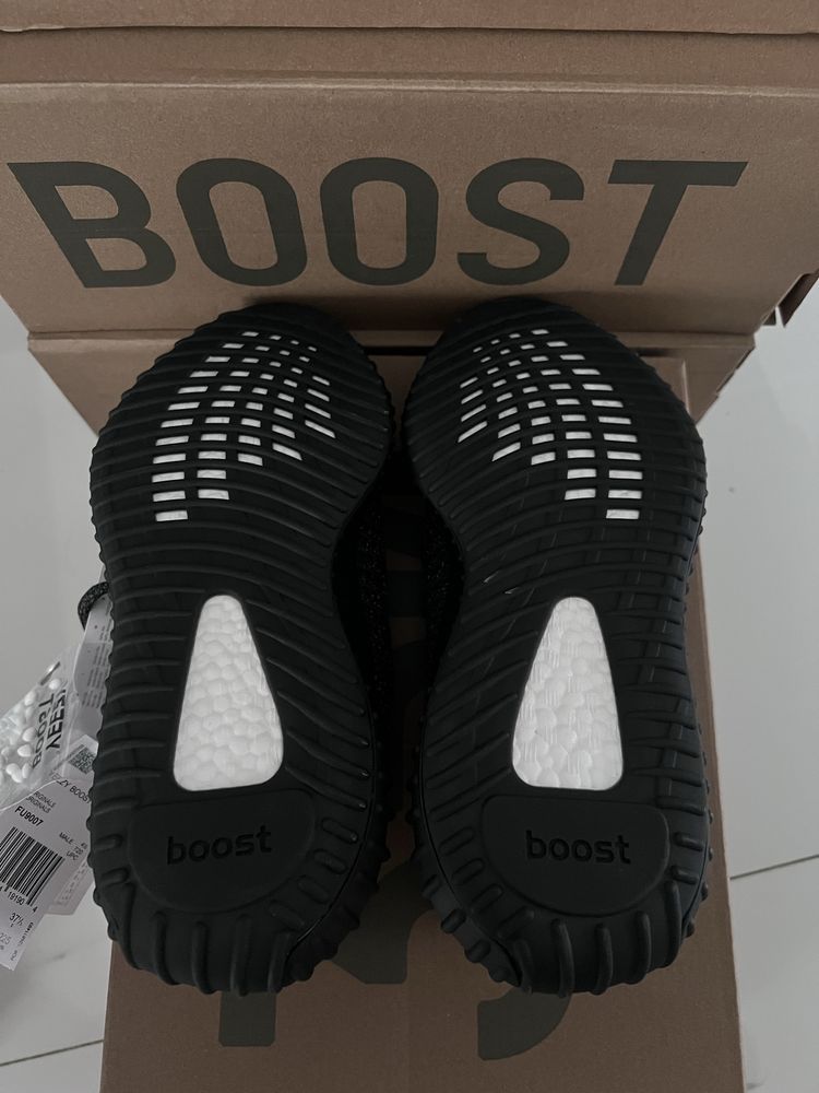 Yeezy Boost 350 V2 Black