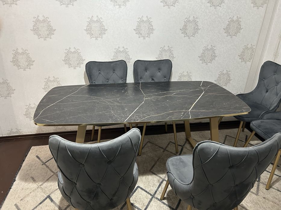 Стол и 6 стульев