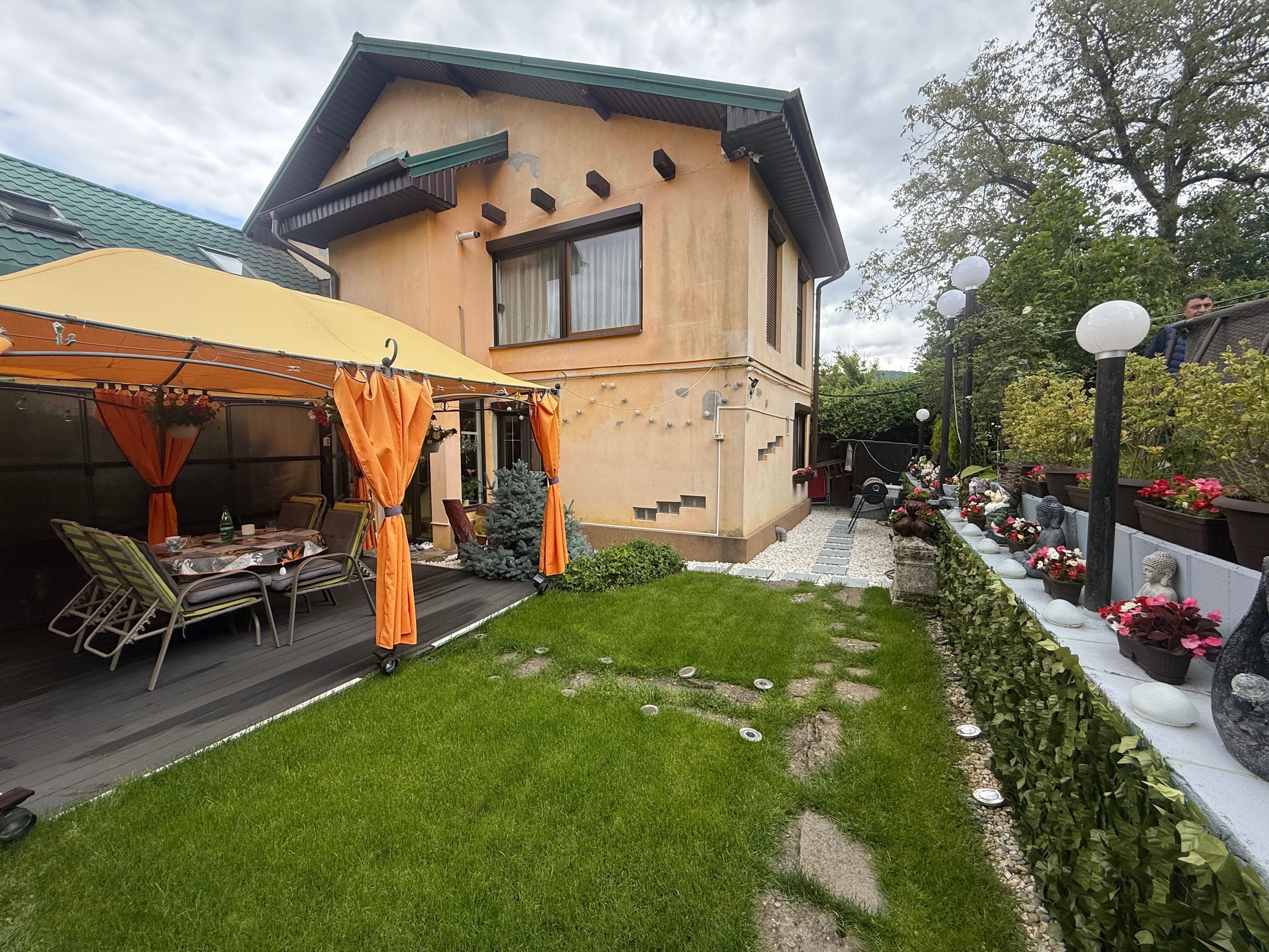 Casa an 2010 ,Suprafata 200 mp, Grădină 500 mp, Zona Centrala Reșița