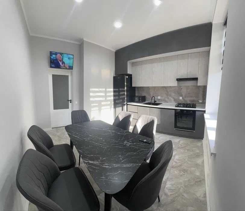 Сдается 2х Ком Квартира с Евро Ремонтом Рядом С Дружба Народов А7*