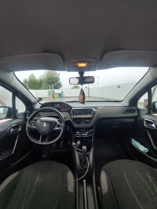 Peugeot 208 2012