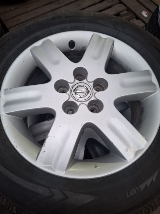 Титанки с покрышками зимние на Нисан