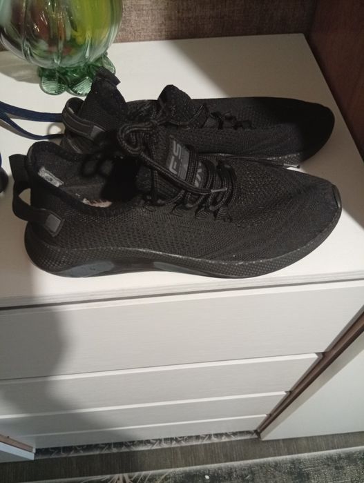 Продается обувь.