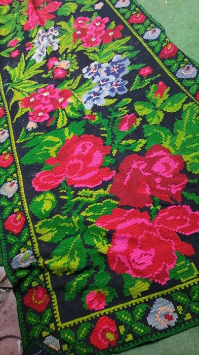 Carpete de perete vechi lucrate manual !!stare perfecta!