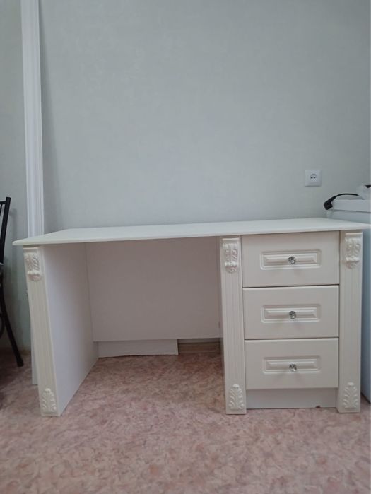 Продам стол новый в идеальном состояний.