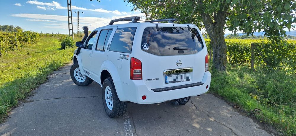 Nissan Pathfinder 4x4 pregătit pt teren