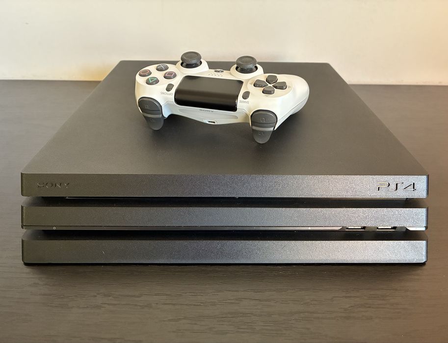 PS4 Pro 500GB + 1 controller – stare foarte buna