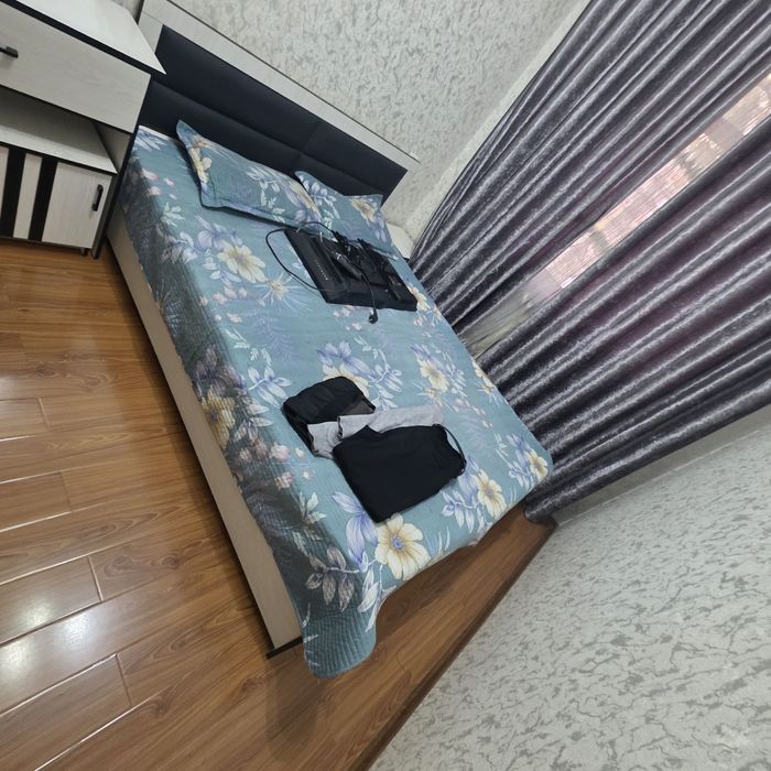 Sifatli va ArzonYotoqxona uchun kravatlar xar xil narxda