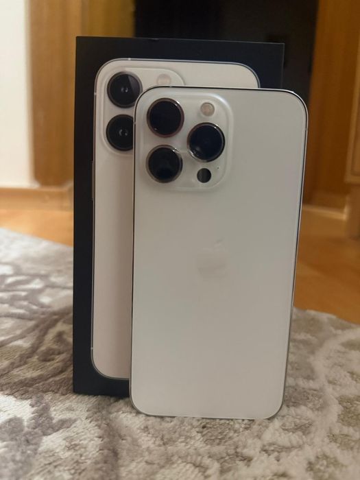 Vand iPhone 13 Pro, impecabil, cutie, încărcător + huse