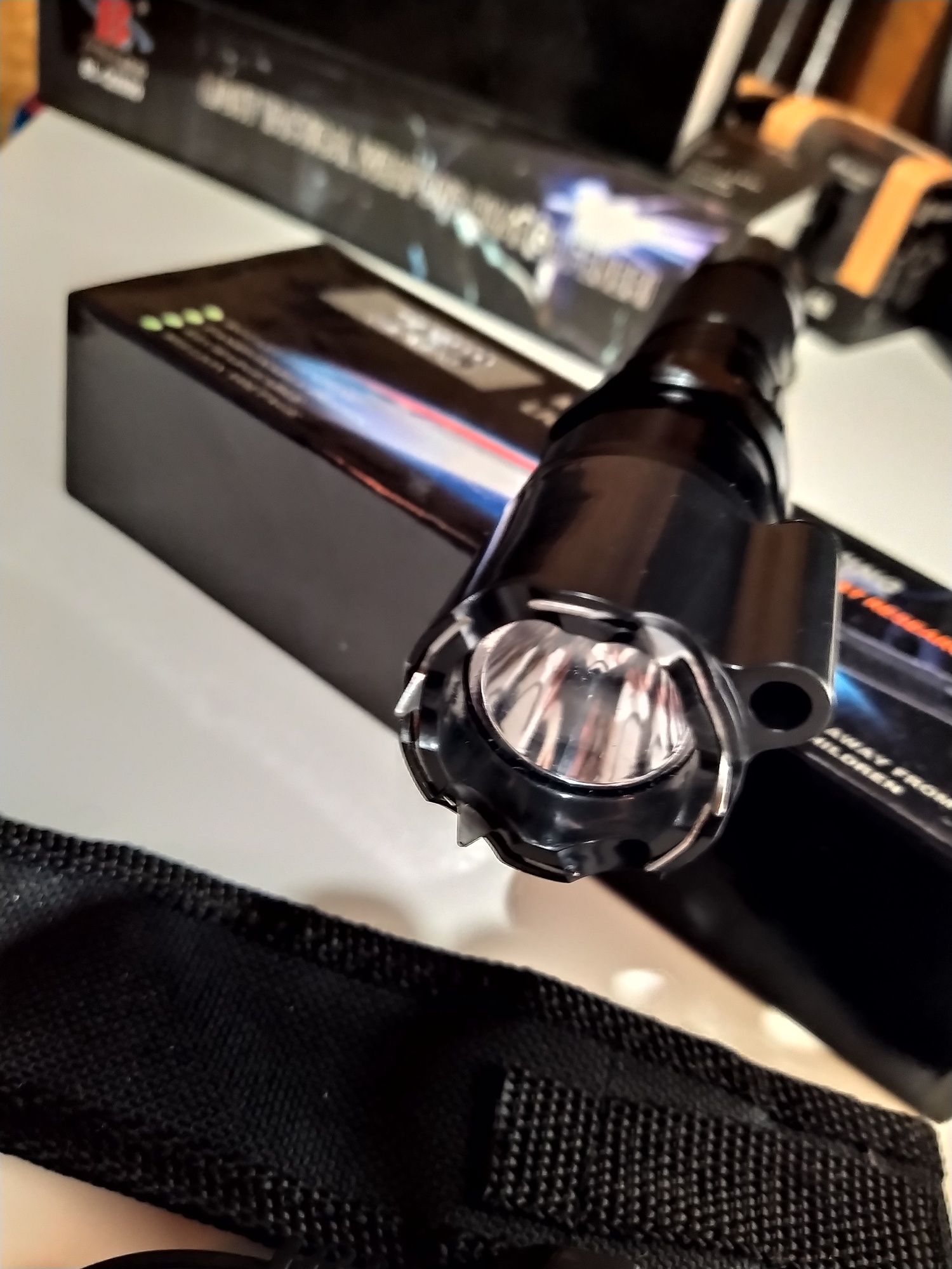 Lanterna WLS 288 cu electrosoc si laser incorporat , 9000 KV, Neagra