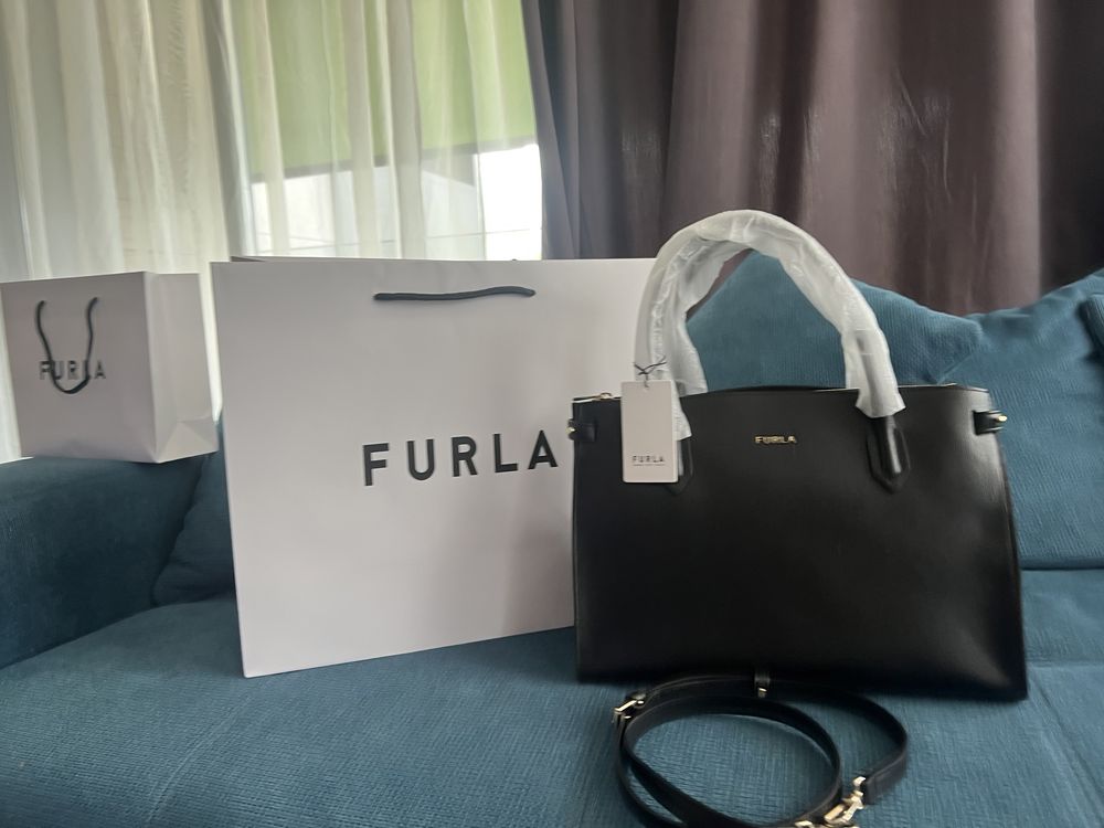 Furla Pin M Tote Onyx.Нови,с етикети,подаръчен плик Furla