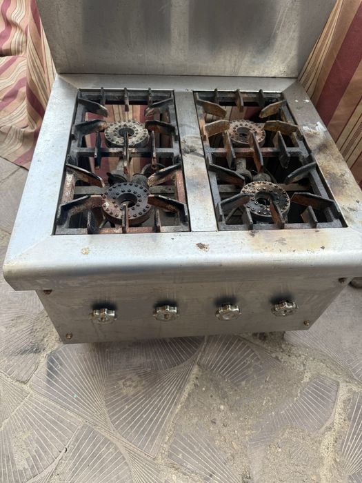 Газ плита, на четыре комфорки