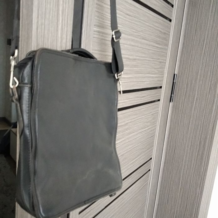 Продам кожаные сумки.